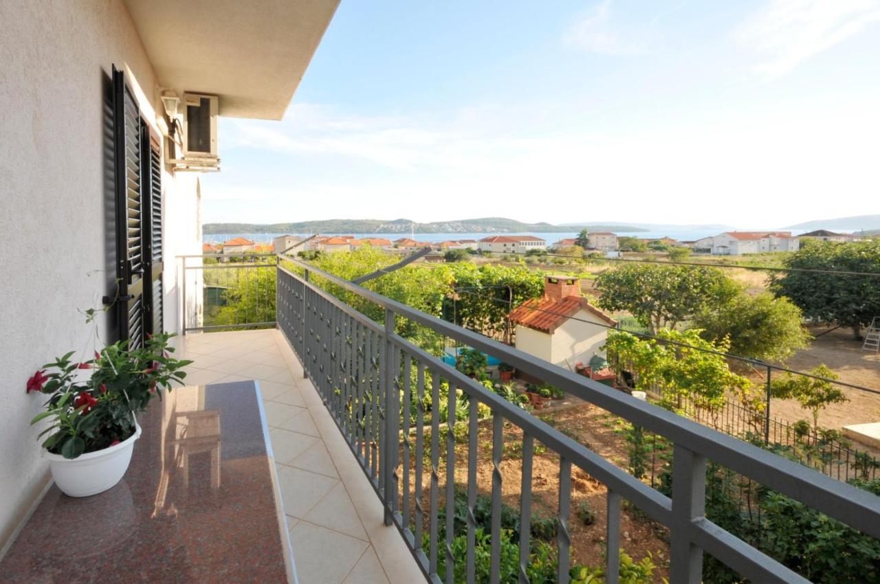 Roso Apartment With Sea View Трогір Екстер'єр фото