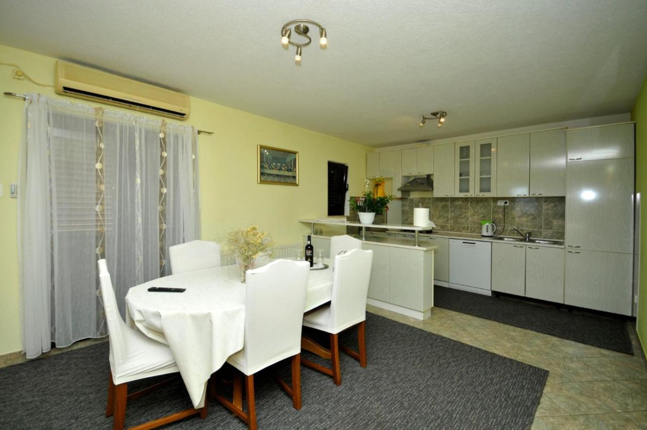 Roso Apartment With Sea View Трогір Екстер'єр фото