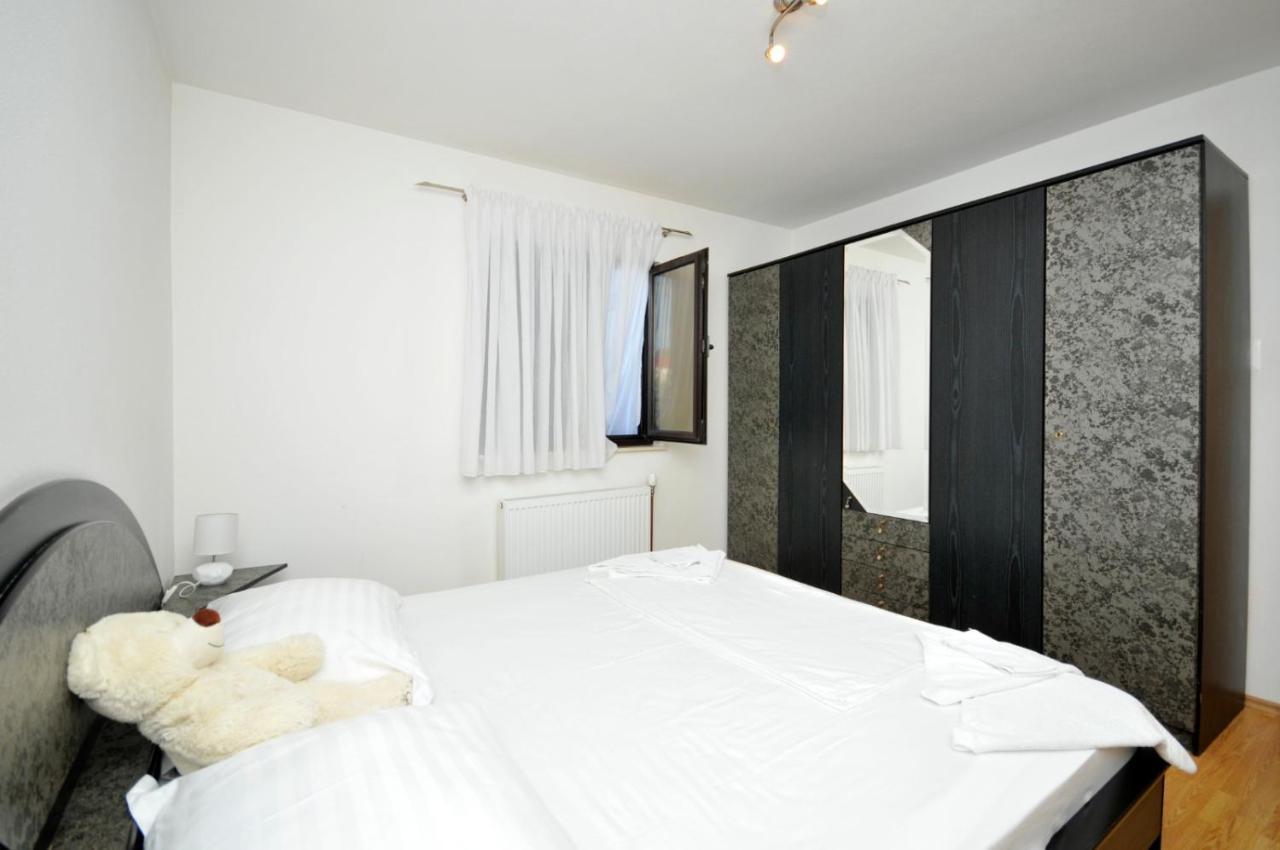 Roso Apartment With Sea View Трогір Екстер'єр фото